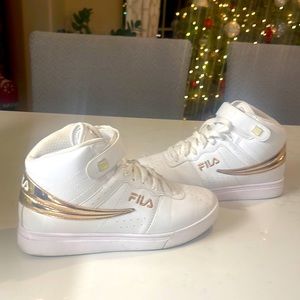 Women’s FILA sneakers in white and gold. Size 8.5